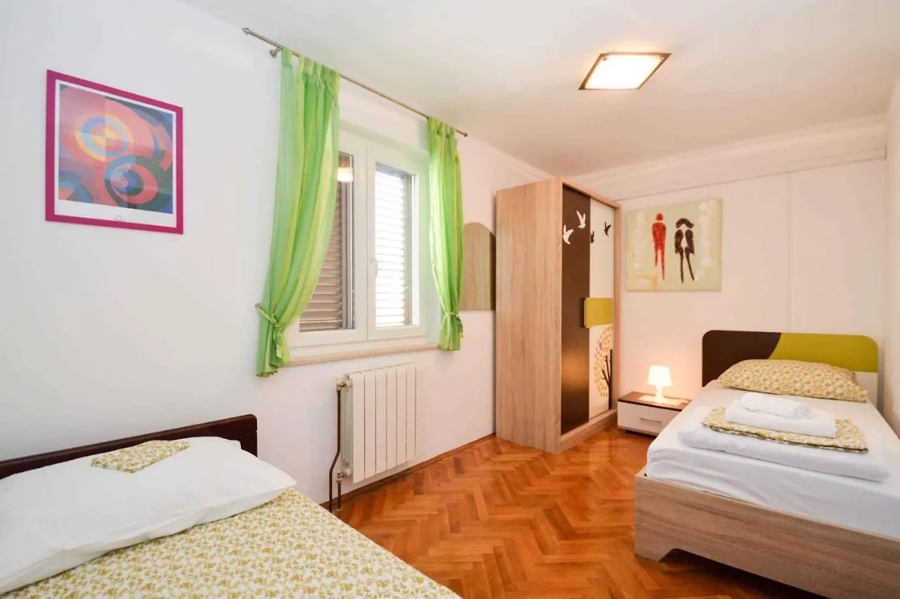 Holiday Home In Manjadvorci/Istrien 8277