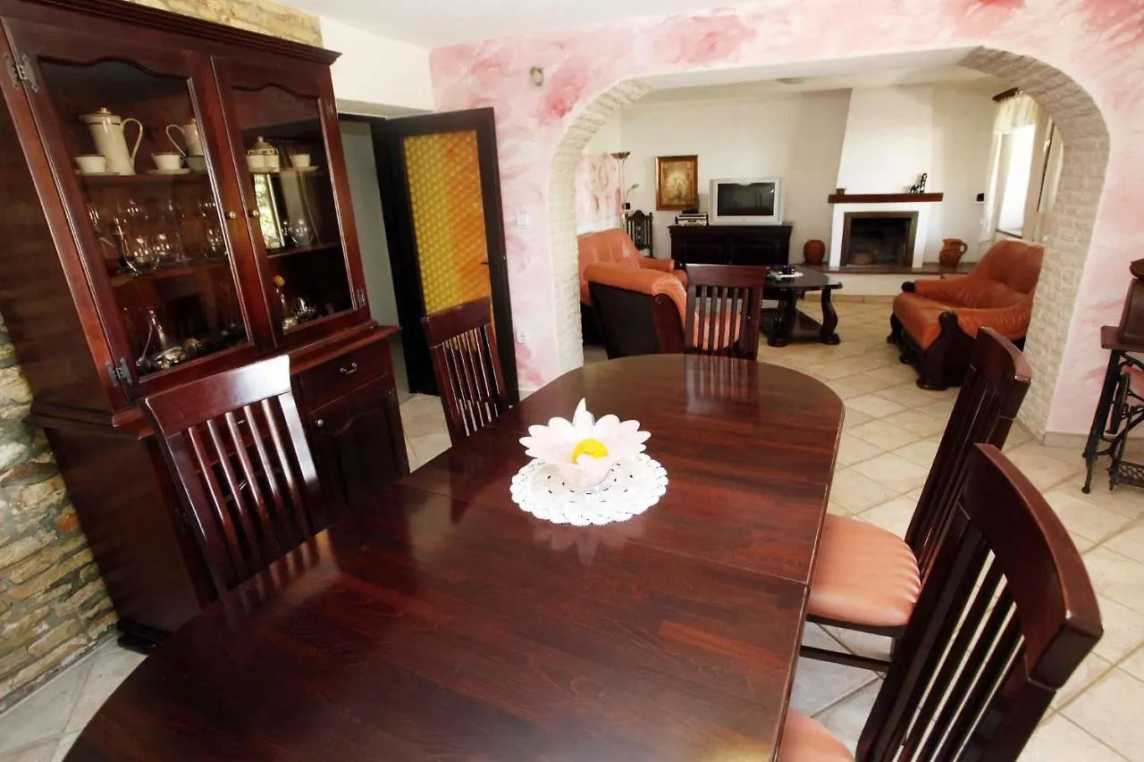 Holiday Home In Manjadvorci/Istrien 8277